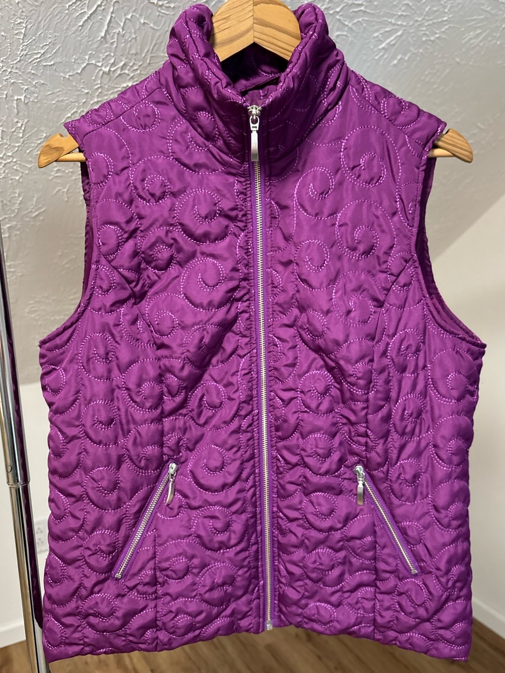 Christopher and Banks full zipper quilted vest size large